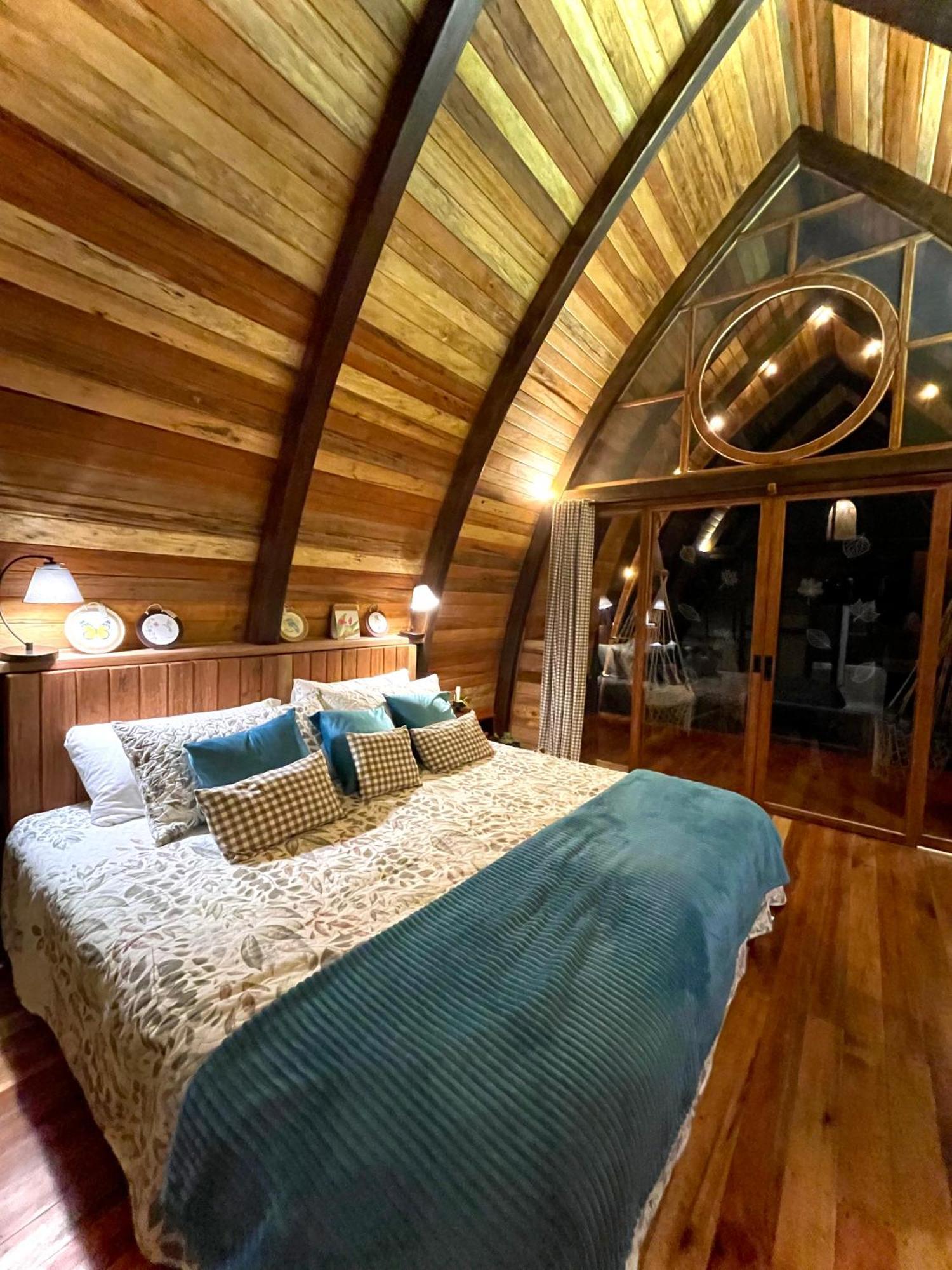 Sacha Urco Lodge Y Bosque Protector Mindo Exterior photo