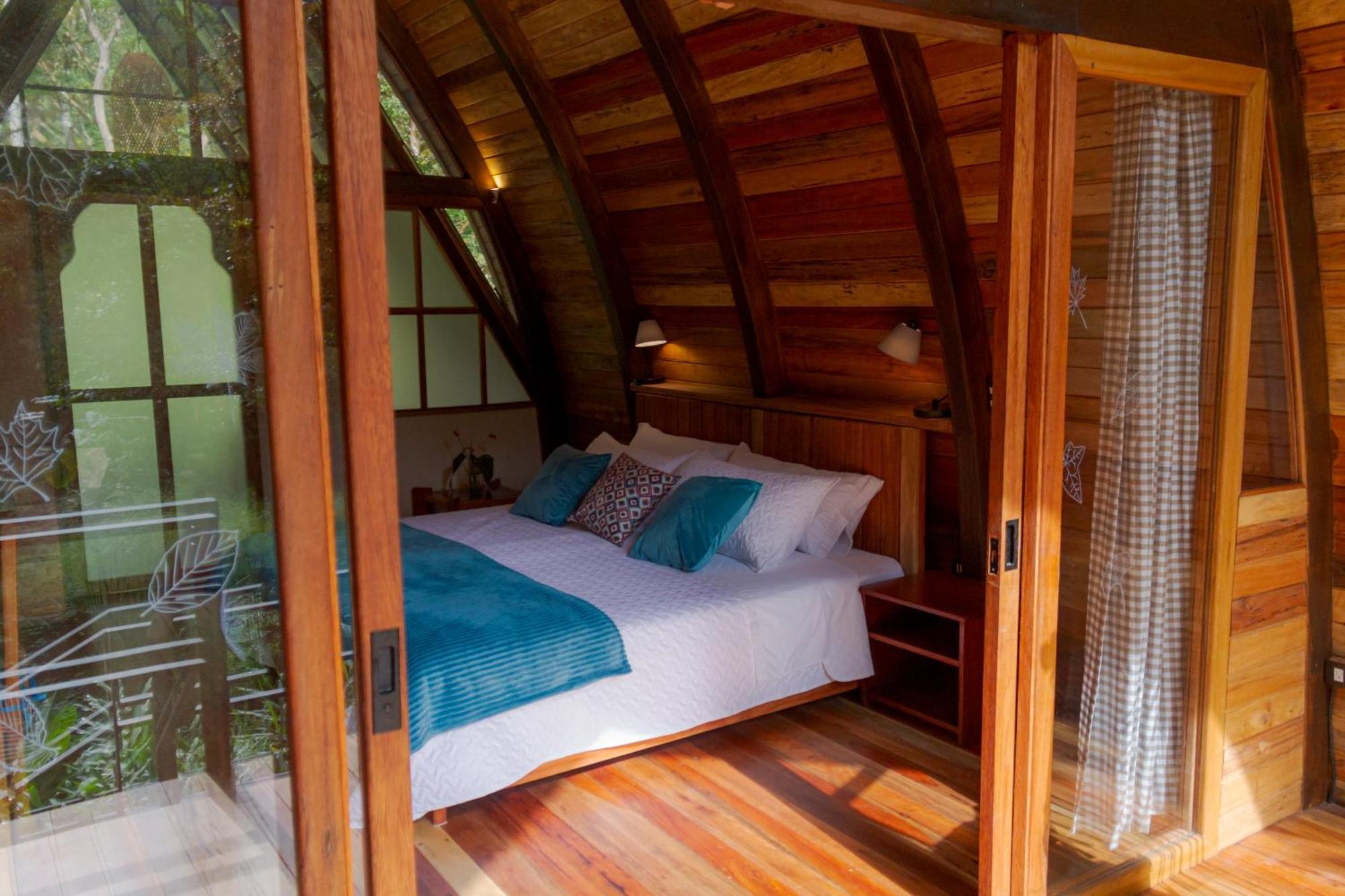 Sacha Urco Lodge Y Bosque Protector Mindo Exterior photo