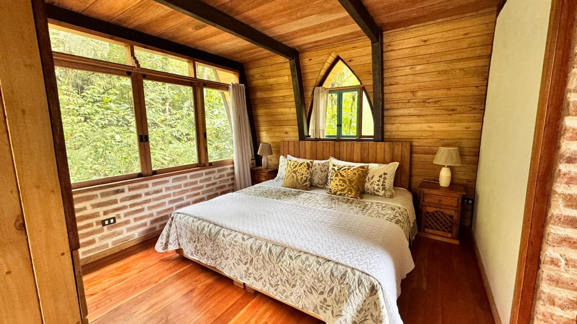Sacha Urco Lodge Y Bosque Protector Mindo Exterior photo
