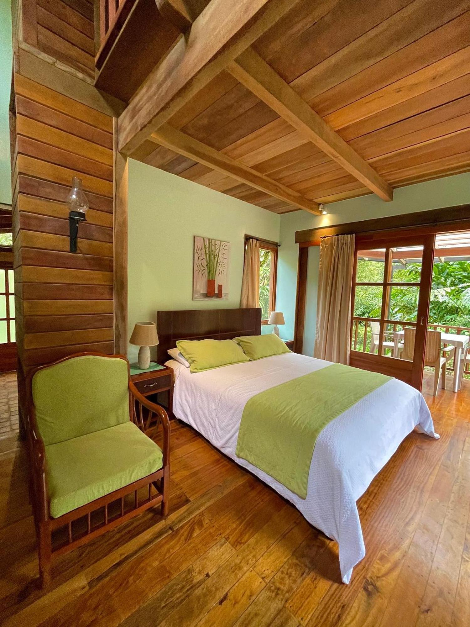 Sacha Urco Lodge Y Bosque Protector Mindo Exterior photo