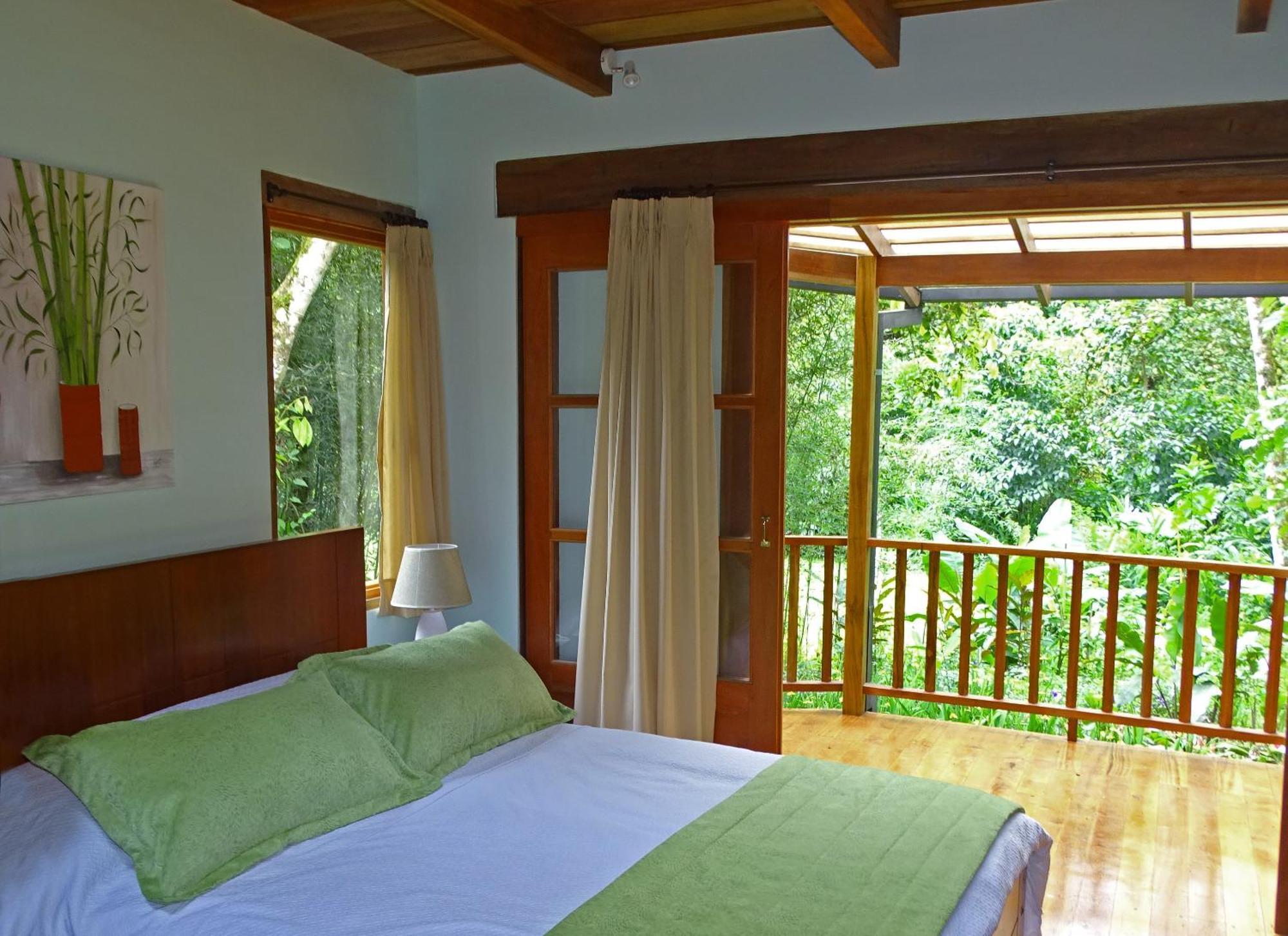 Sacha Urco Lodge Y Bosque Protector Mindo Exterior photo
