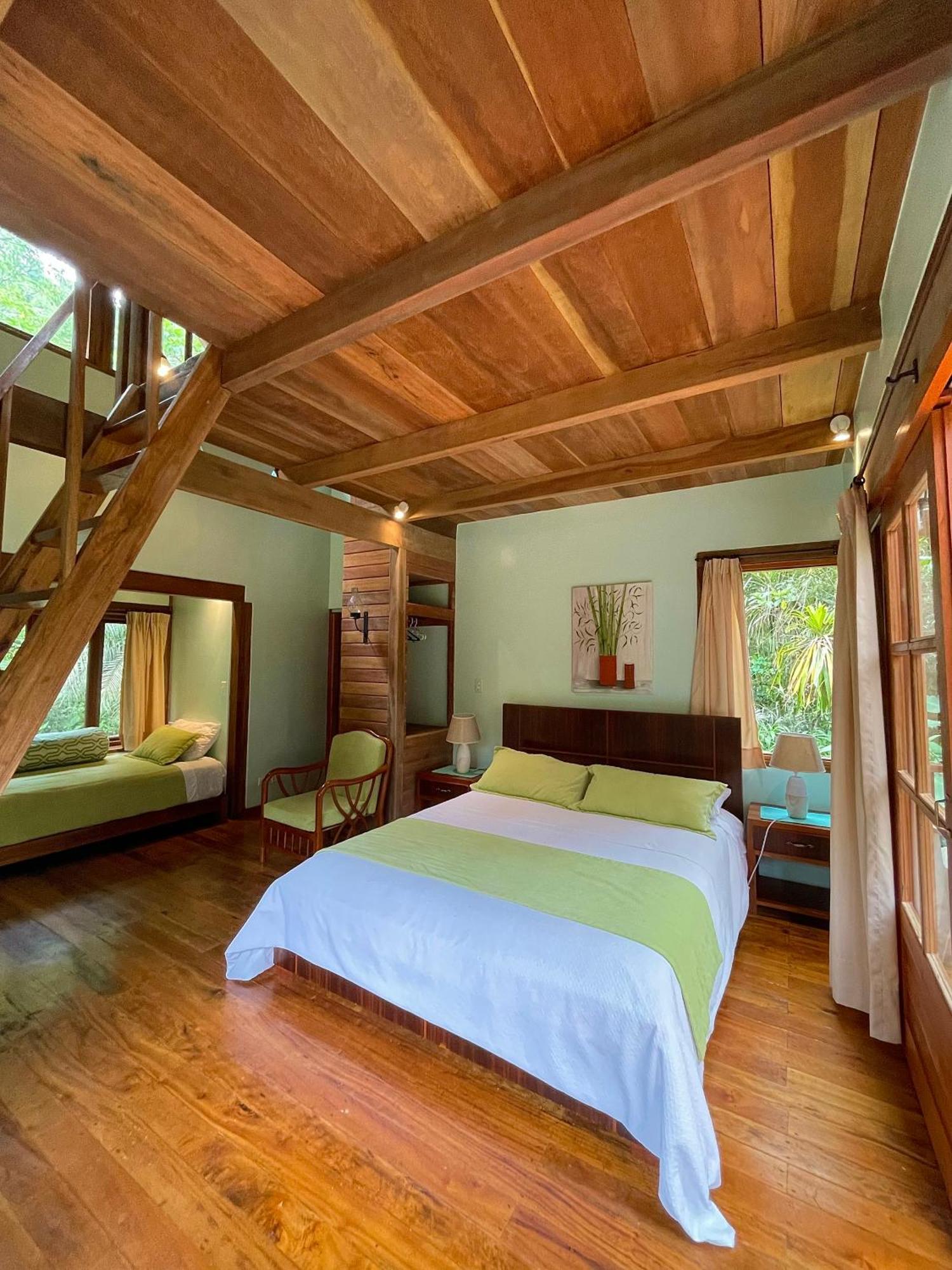 Sacha Urco Lodge Y Bosque Protector Mindo Exterior photo